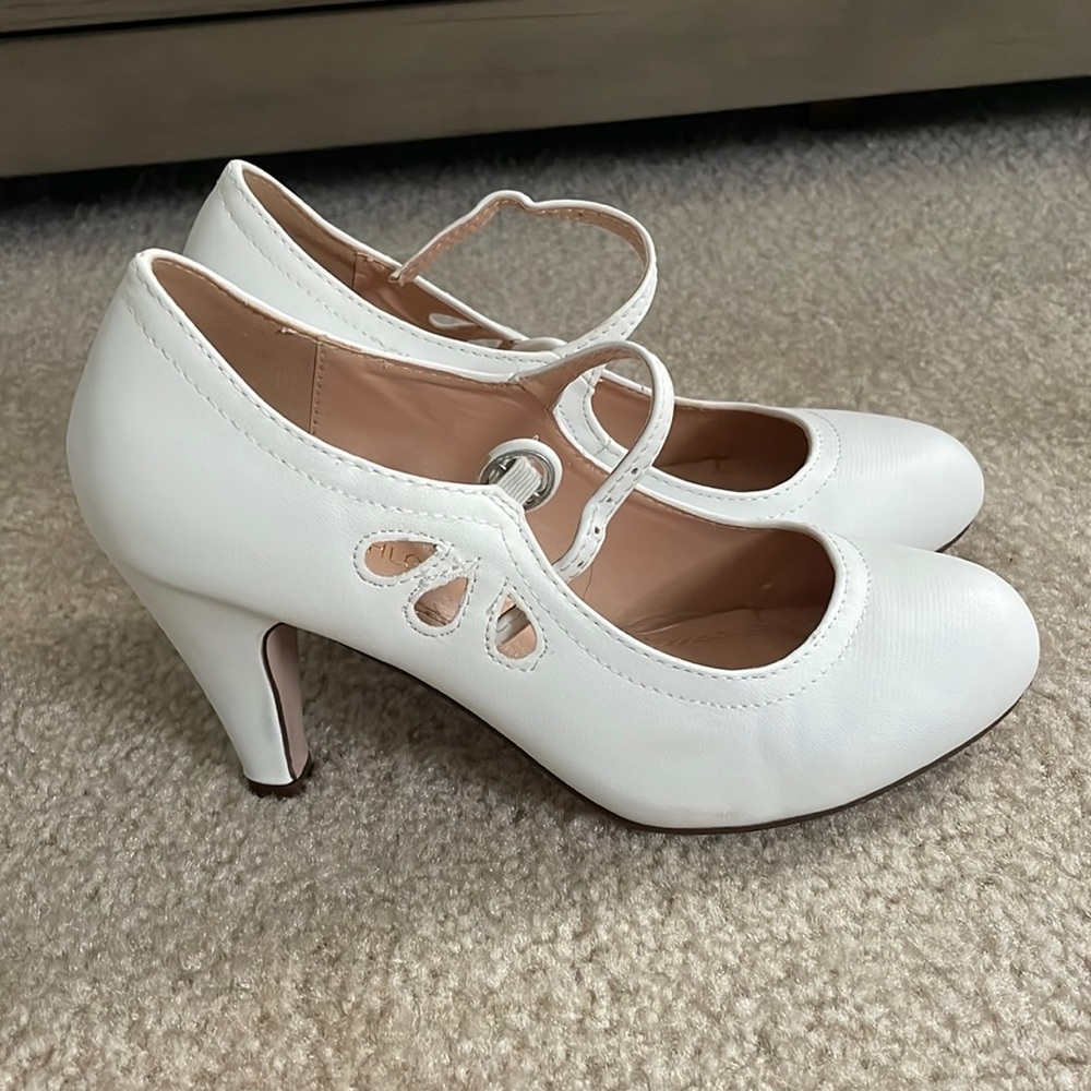 Chase + Chloe white heels